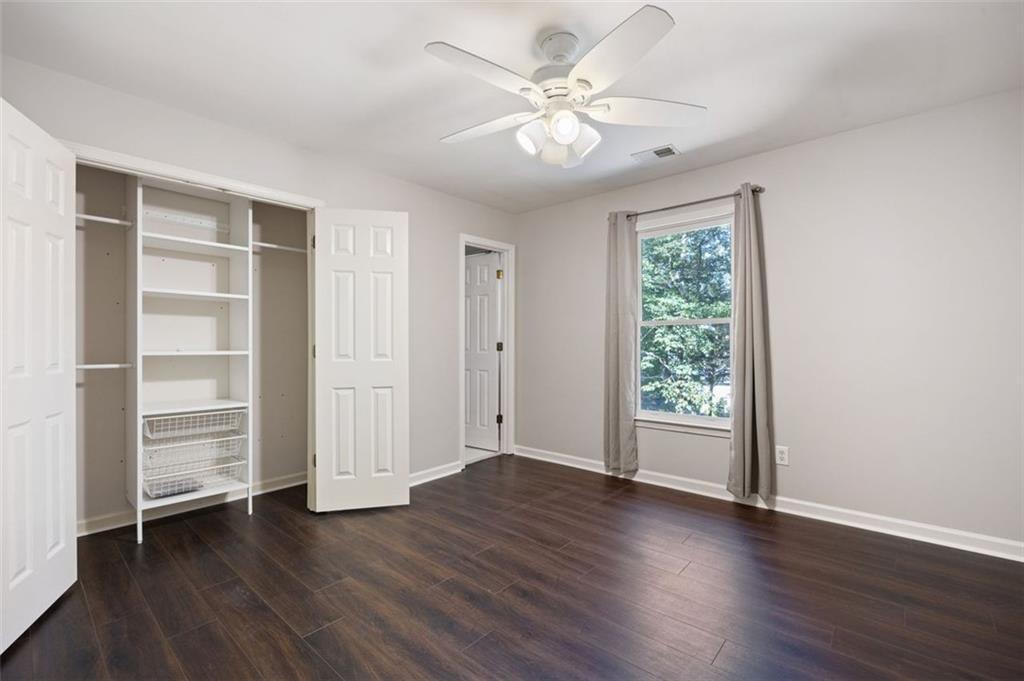 946 Cornwall Court SW