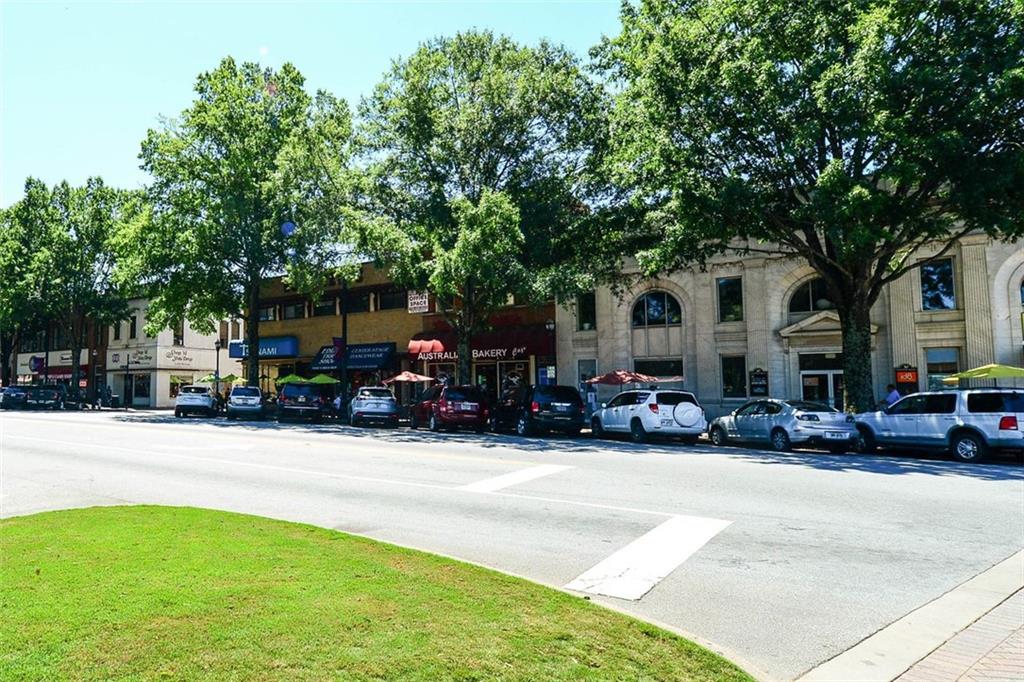 946 Cornwall Court SW