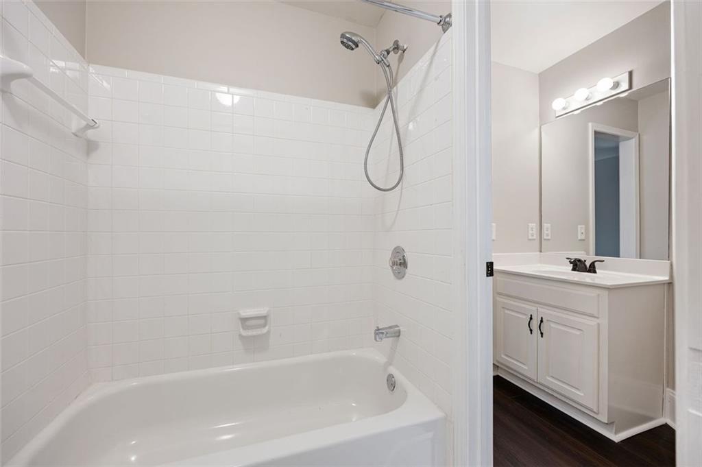 946 Cornwall Court SW