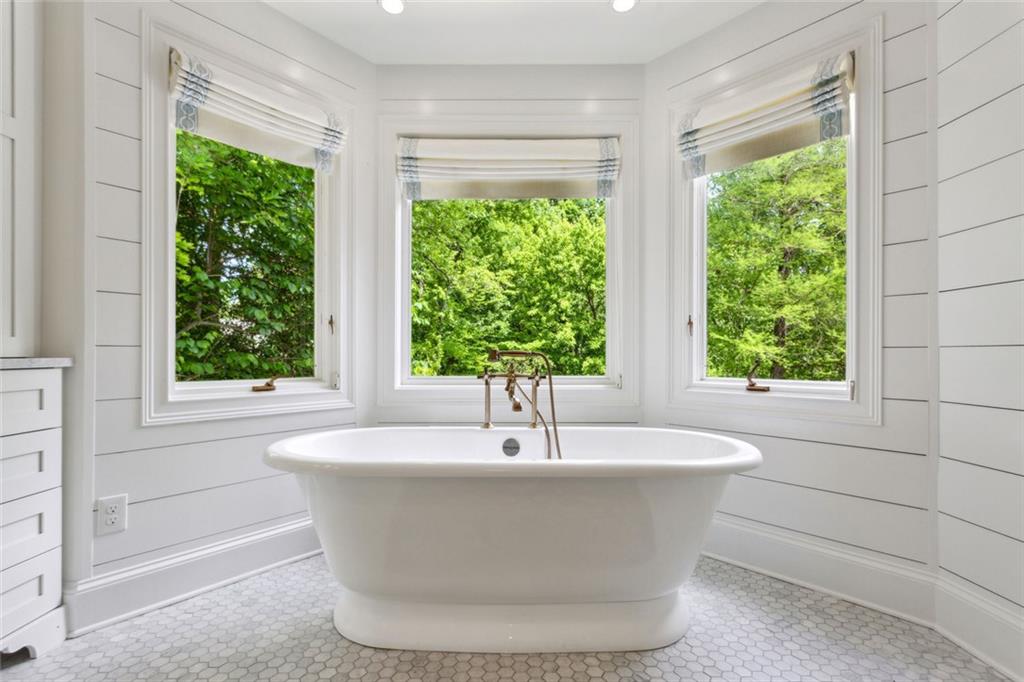 4584 E Conway Drive NW