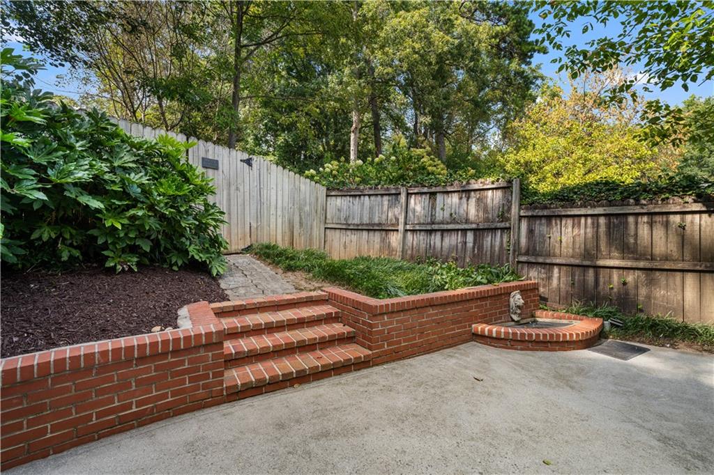 1836 Walthall Drive NW