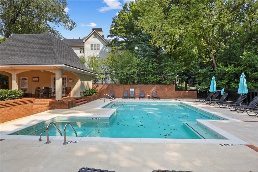 78 Paces West Circle NW