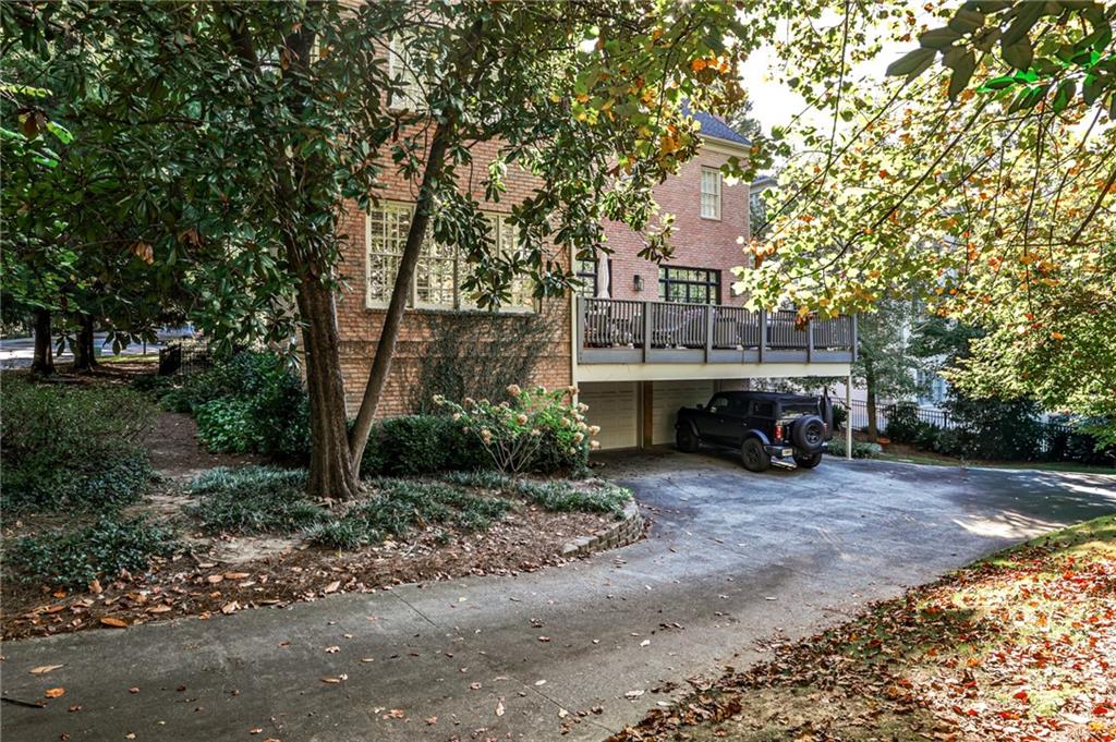 2696 Ellwood Drive NE