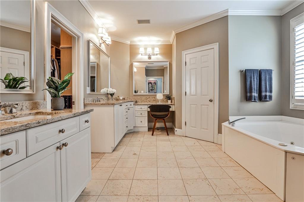 2696 Ellwood Drive NE