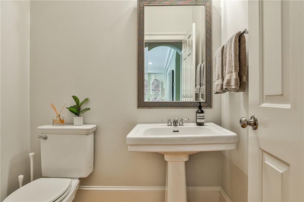 2696 Ellwood Drive NE