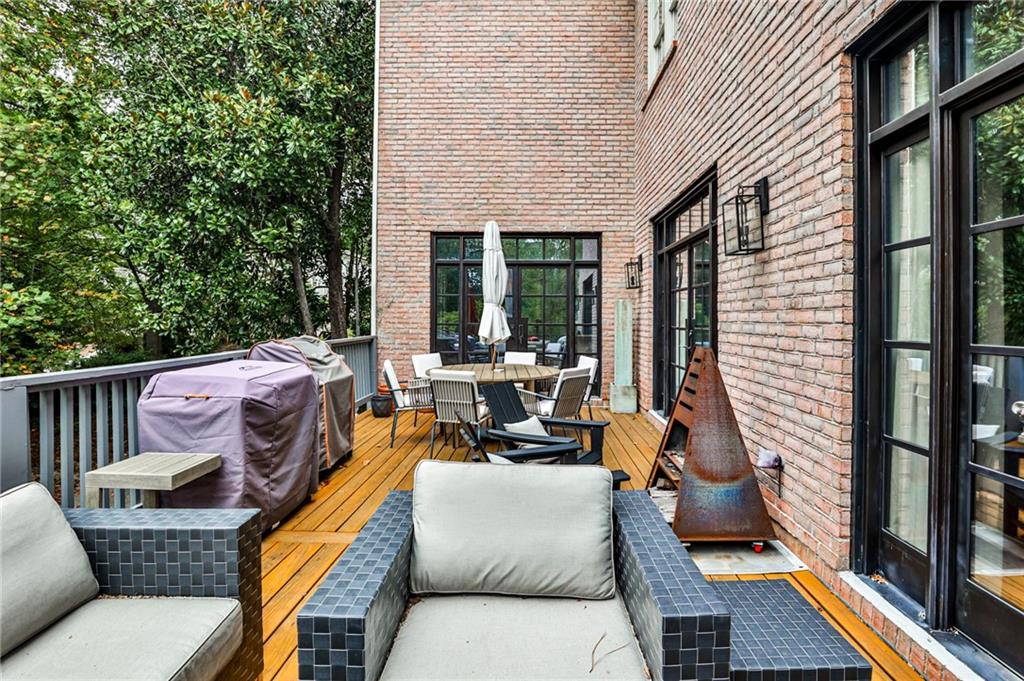 2696 Ellwood Drive NE