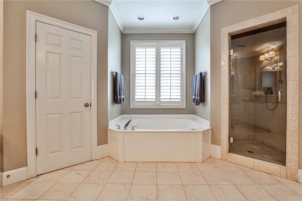 2696 Ellwood Drive NE