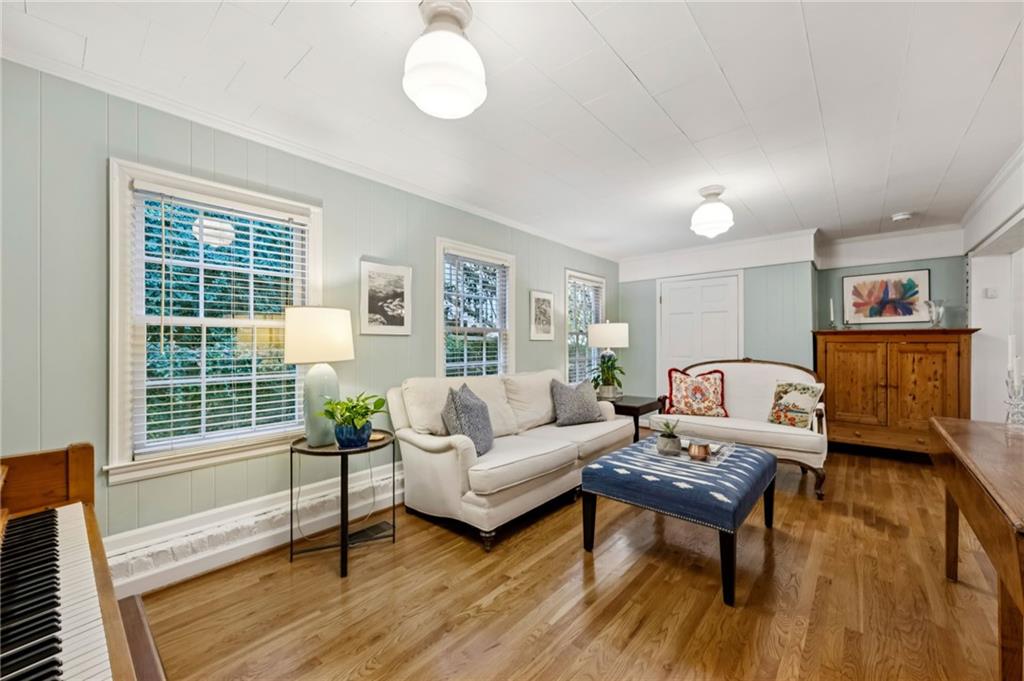 545 Overbrook Drive NW