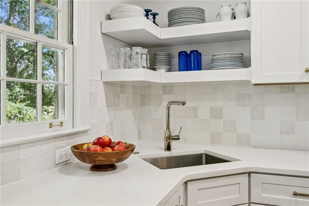 545 Overbrook Drive NW