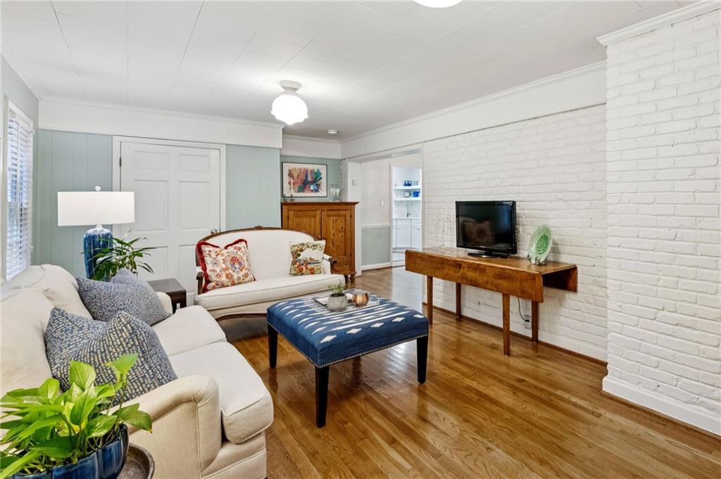 545 Overbrook Drive NW