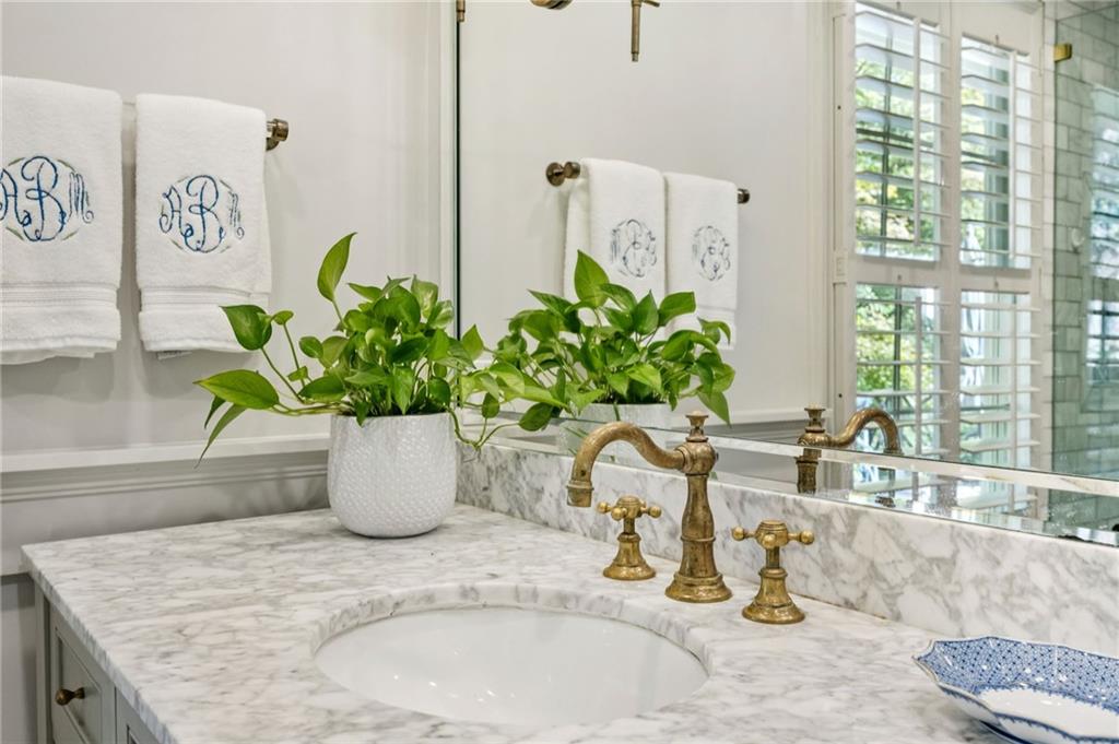 545 Overbrook Drive NW