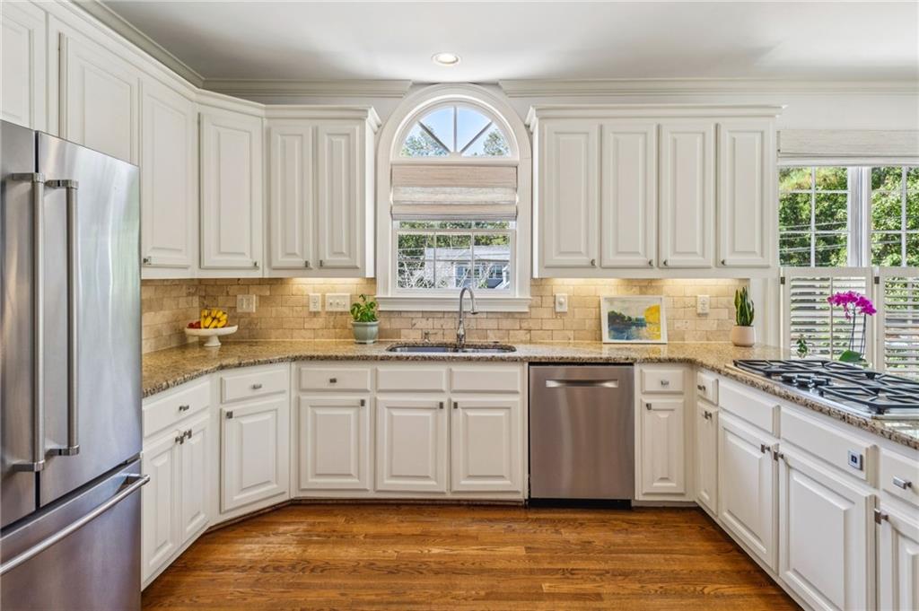 4550 E Brookhaven Drive NE