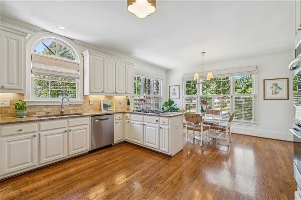 4550 E Brookhaven Drive NE