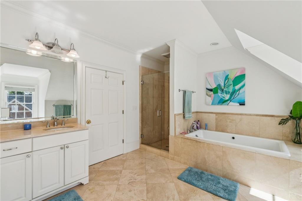 4550 E Brookhaven Drive NE