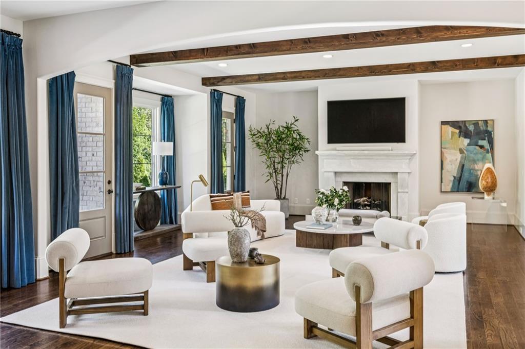 1128 Brookhaven Walk Way NE