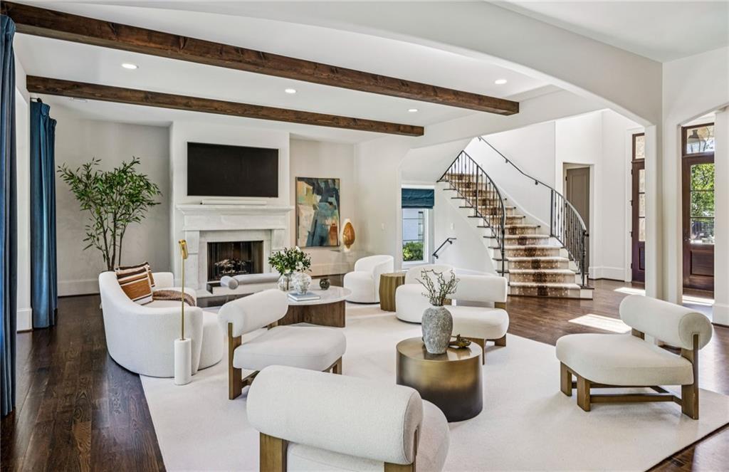 1128 Brookhaven Walk Way NE