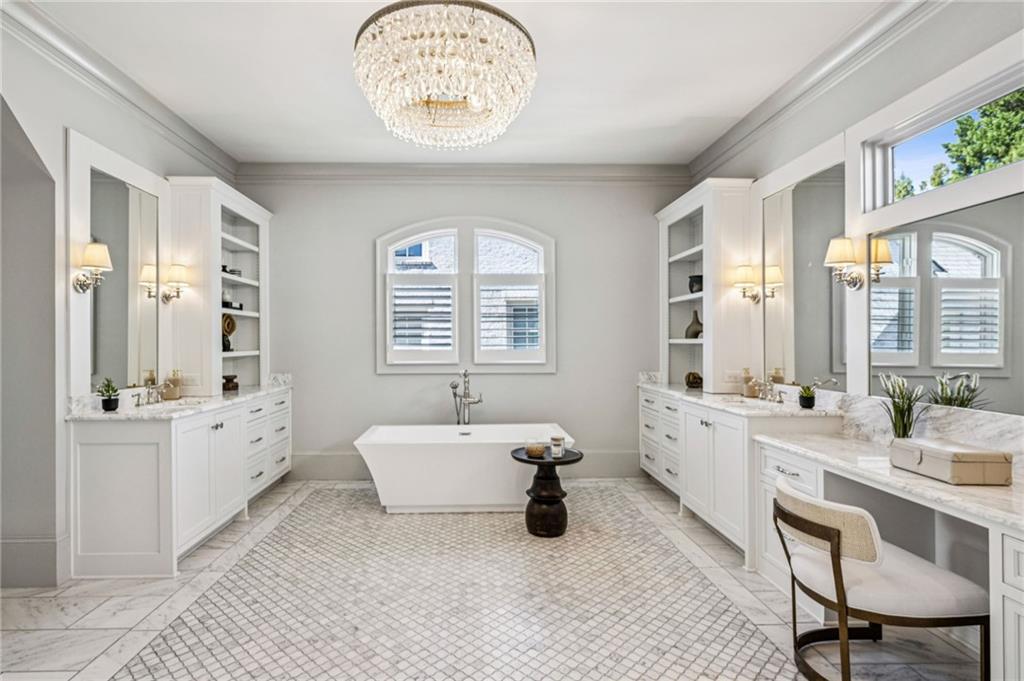 1128 Brookhaven Walk Way NE