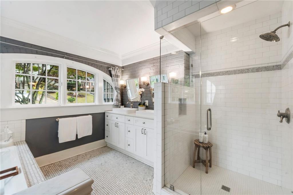 817 Highland Terrace NE