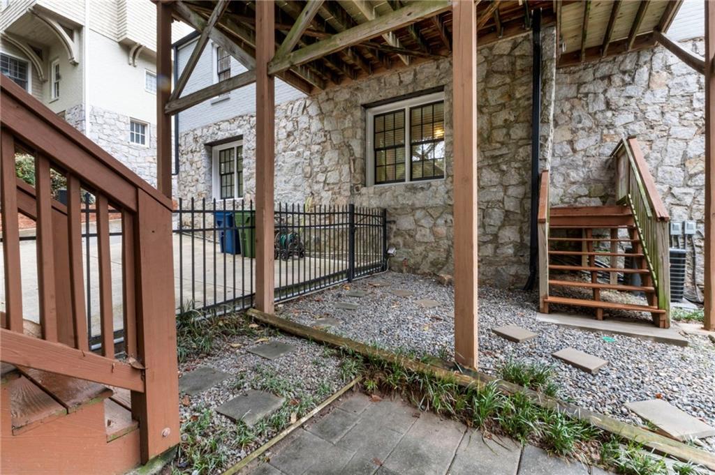 817 Highland Terrace NE