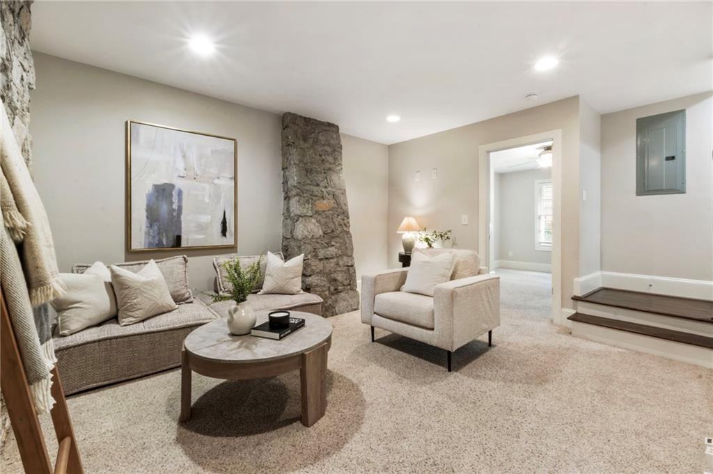 817 Highland Terrace NE