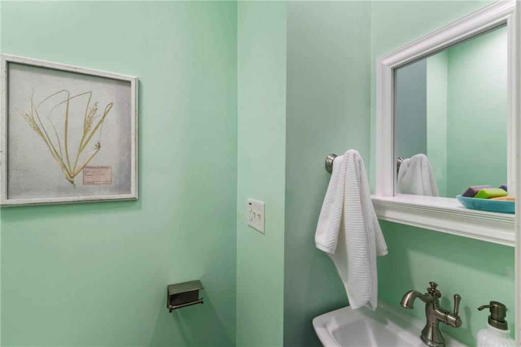 817 Highland Terrace NE