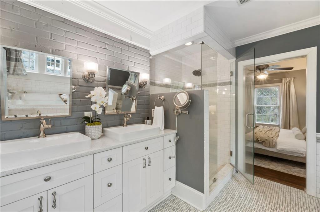 817 Highland Terrace NE