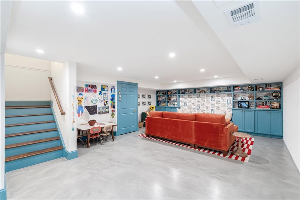 559 Spring Valley Road NW