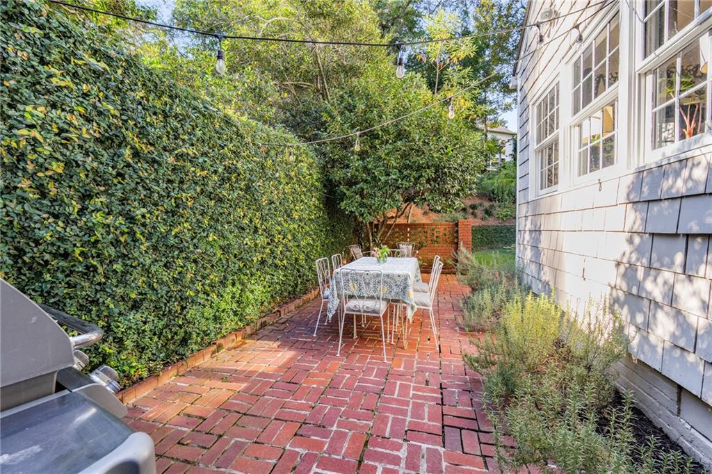 559 Spring Valley Road NW