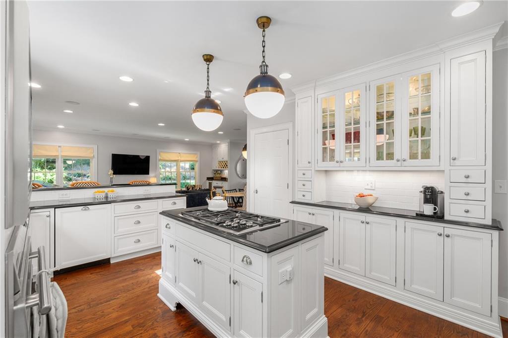 559 Spring Valley Road NW