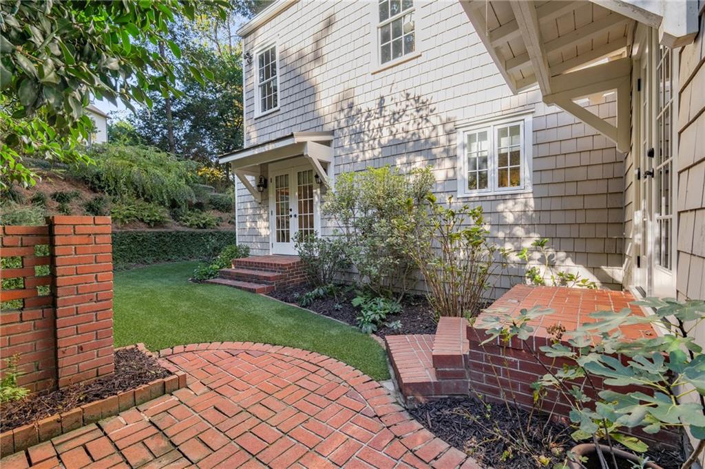 559 Spring Valley Road NW