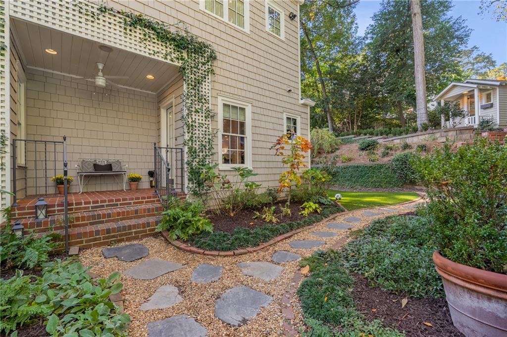 559 Spring Valley Road NW