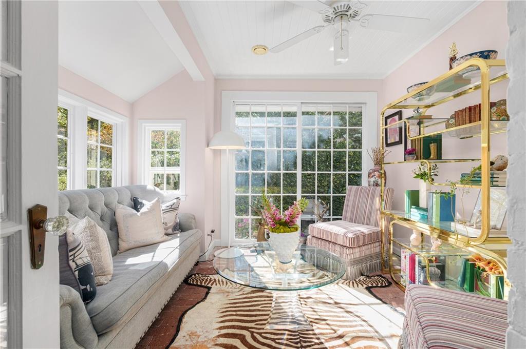 559 Spring Valley Road NW