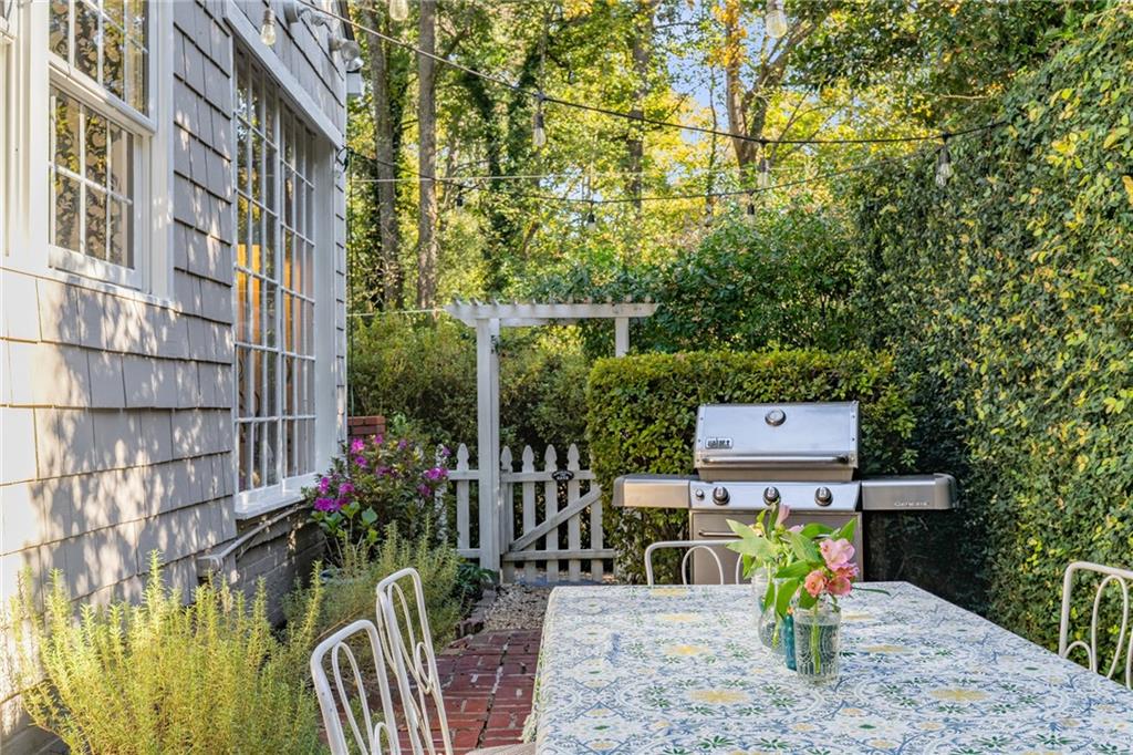 559 Spring Valley Road NW