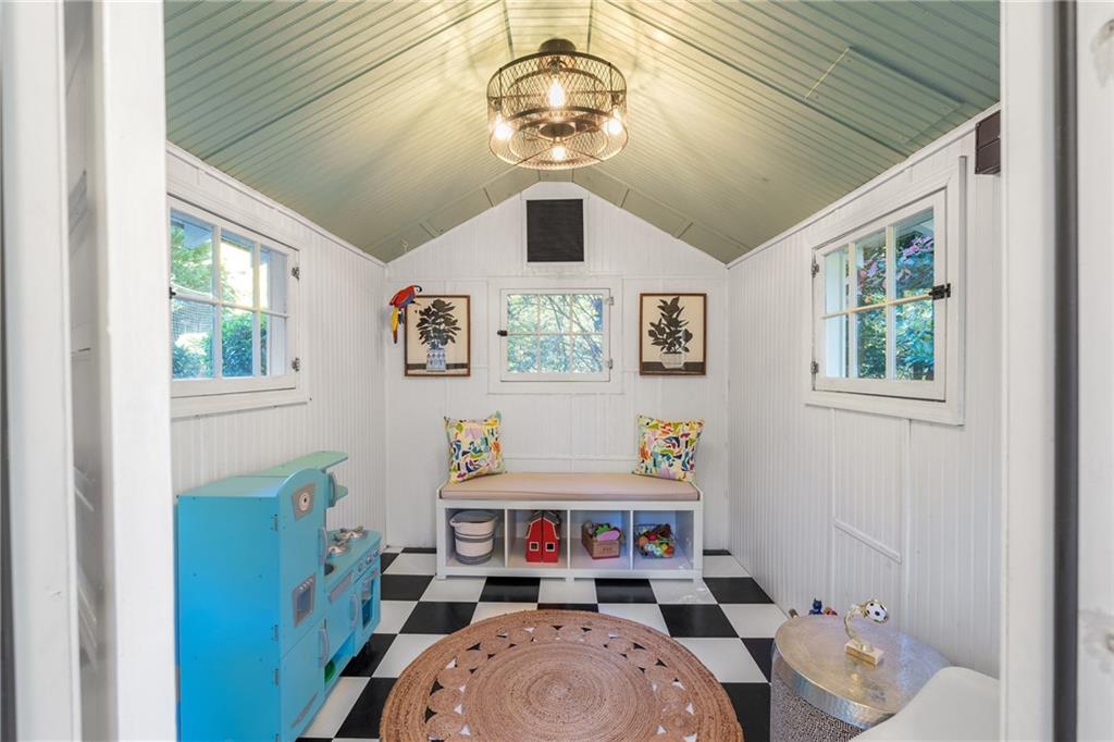 559 Spring Valley Road NW