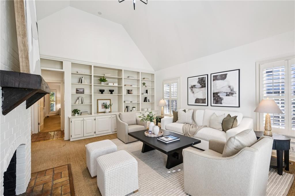 2047 Dellwood Drive NW