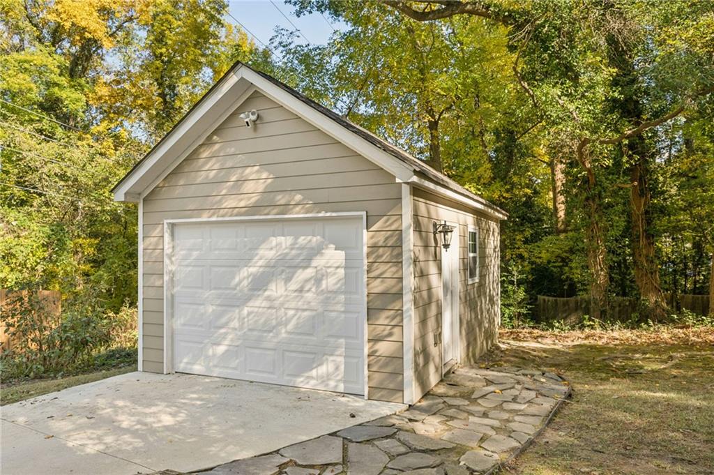 2047 Dellwood Drive NW