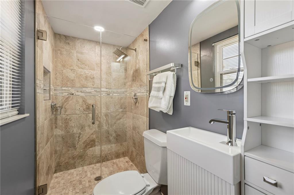 10405 Meadow Crest Lane