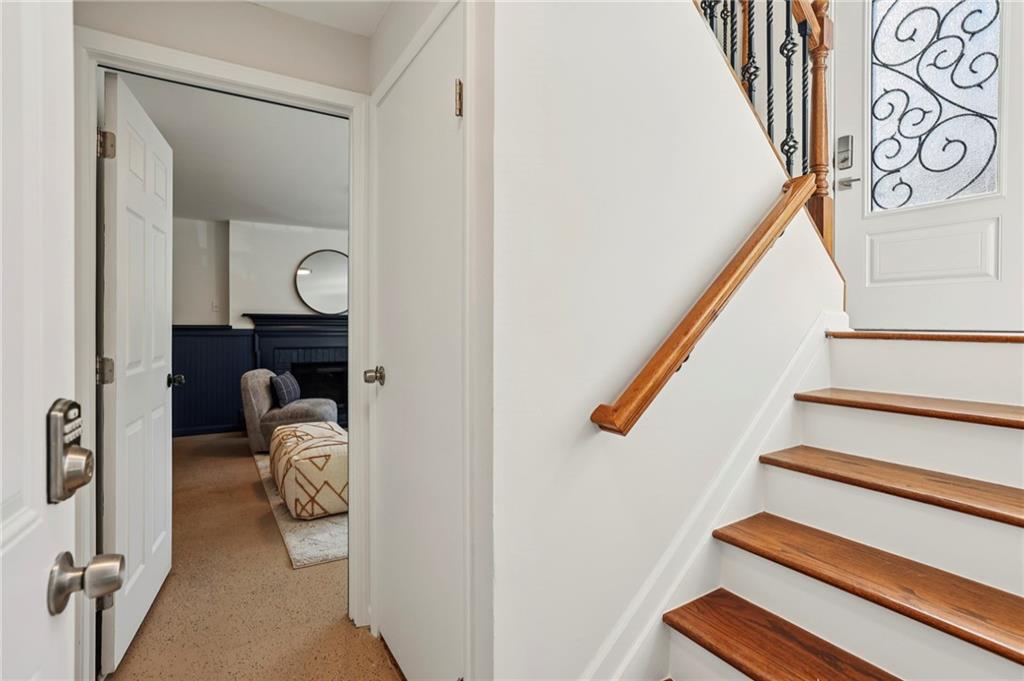 10405 Meadow Crest Lane