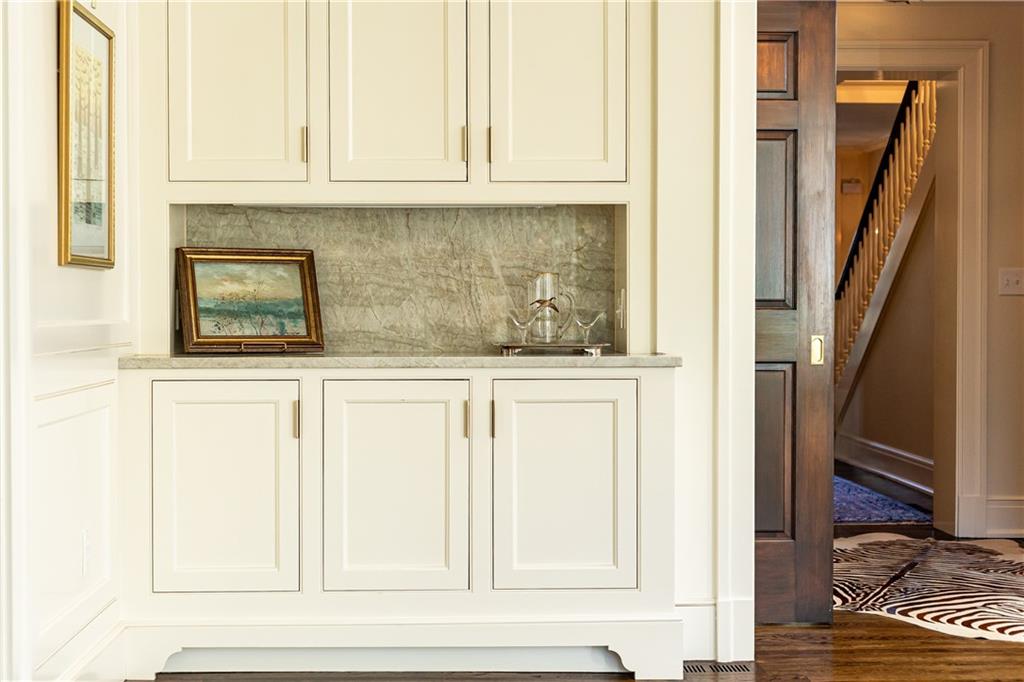 2363 Montview Drive NW