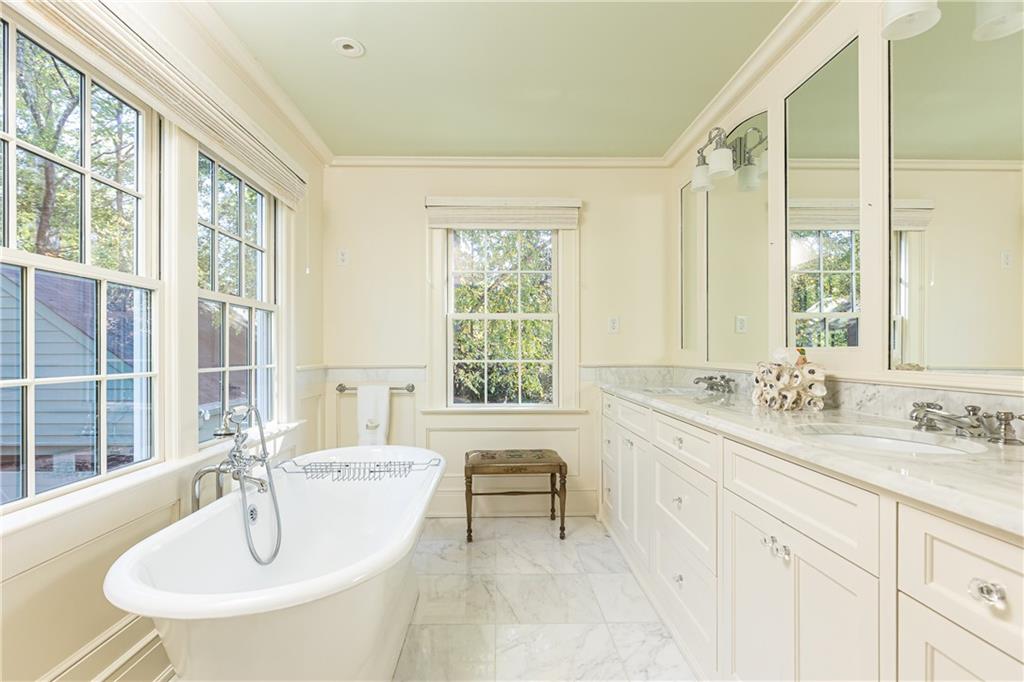 2363 Montview Drive NW