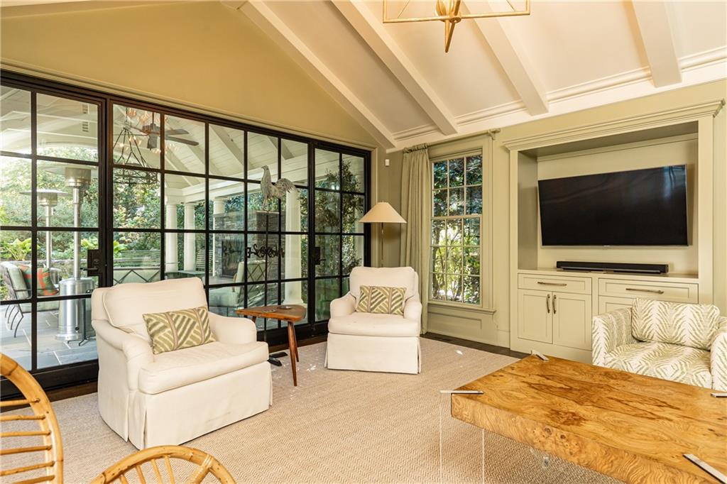 2363 Montview Drive NW