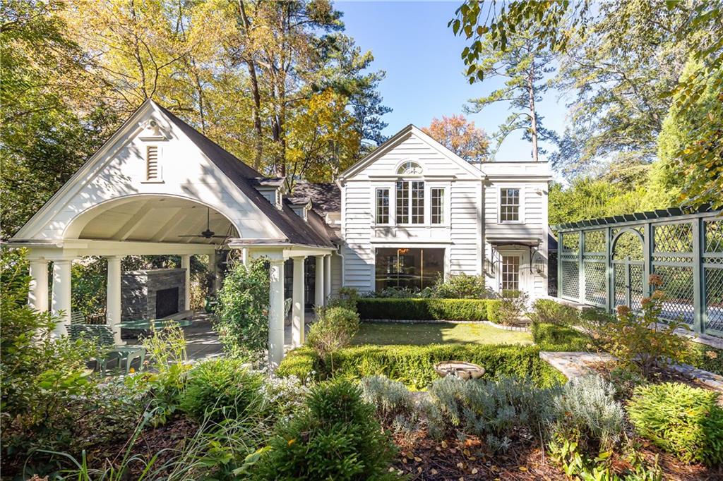 2363 Montview Drive NW