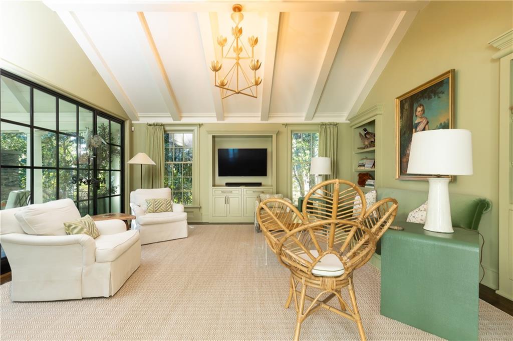 2363 Montview Drive NW