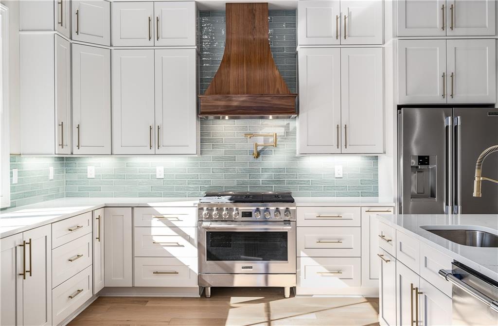 4276 Smithsonia Drive