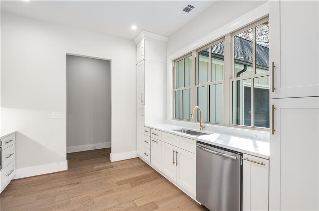 4276 Smithsonia Drive