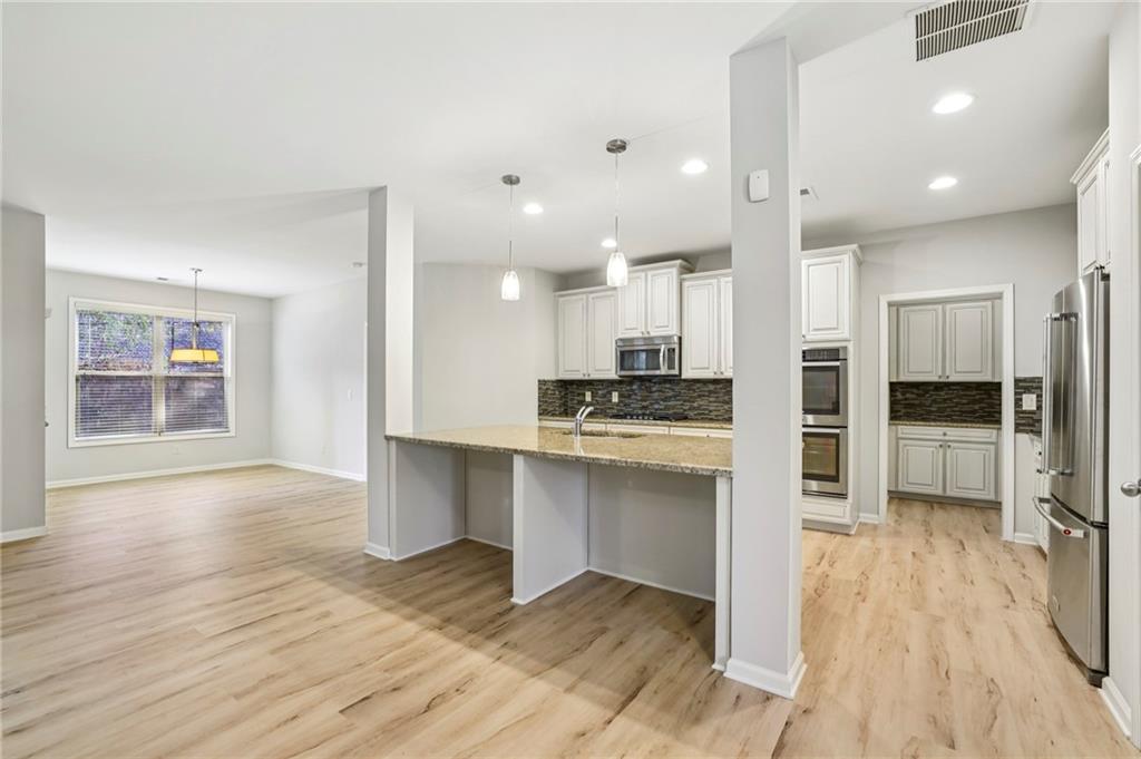 1210 Roswell Manor Circle