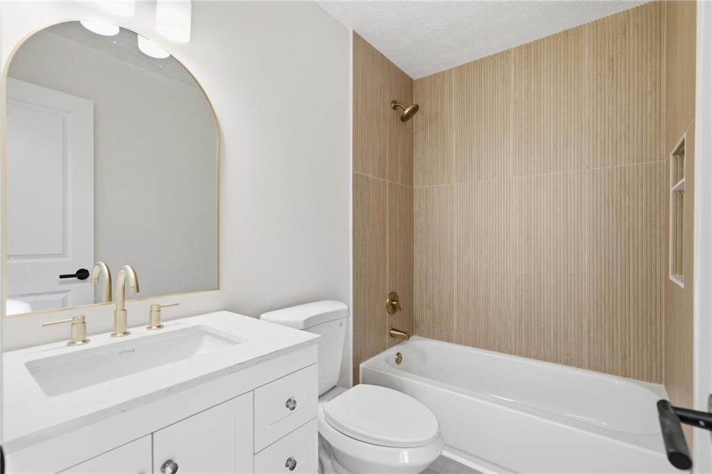 1760 Woodland Trail