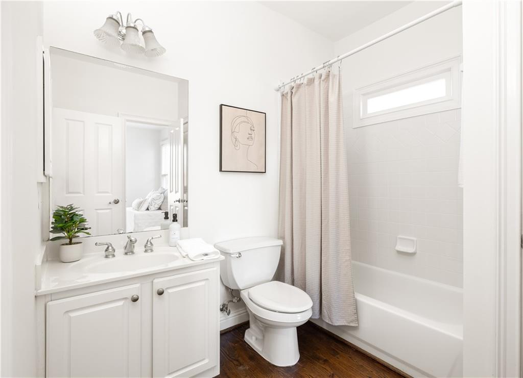 1694 Harlington Road