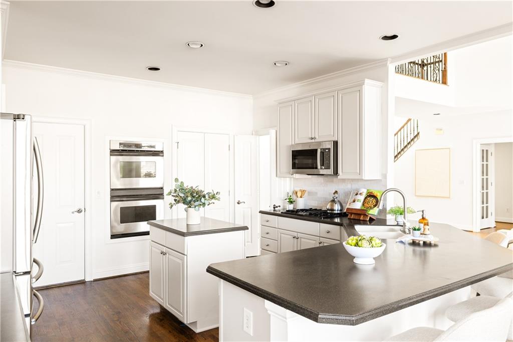 1694 Harlington Road