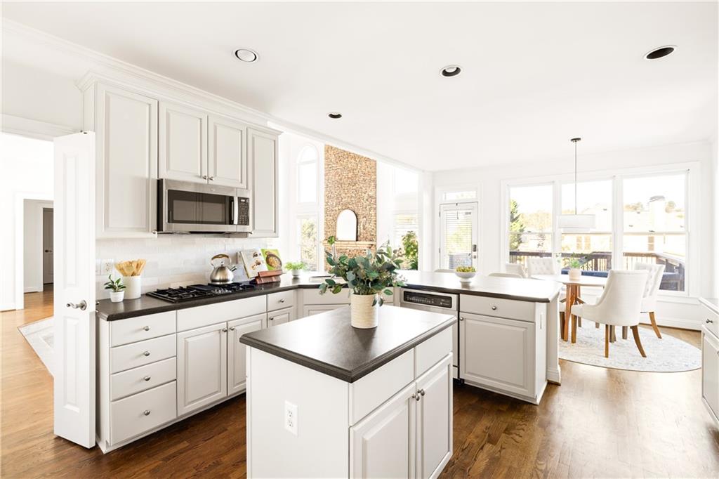 1694 Harlington Road